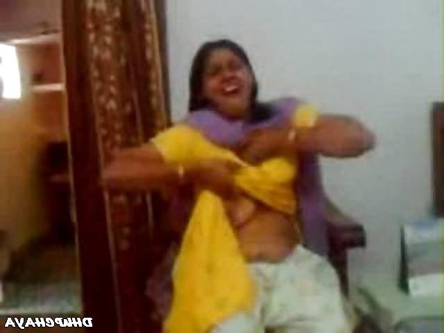 22P Pakistani women exposed her boobs to me