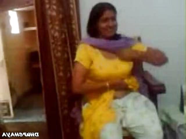 22P Pakistani women exposed her boobs to me