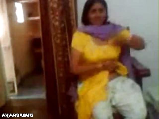 22P Pakistani women exposed her boobs to me