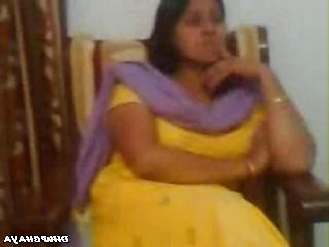 22P Pakistani women exposed her boobs to me