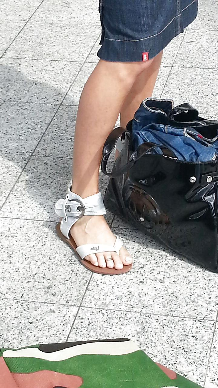8P French lover girl feet on train