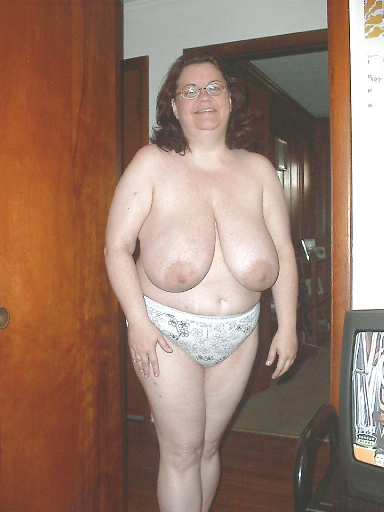 25P Amazing mature beauty