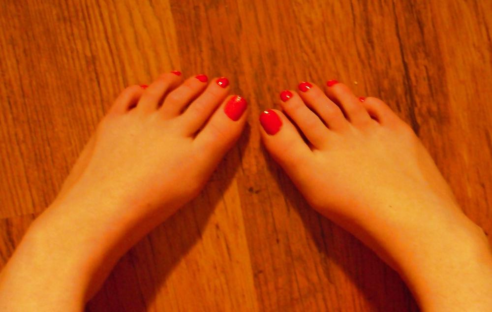 25P Hot redhead show her body