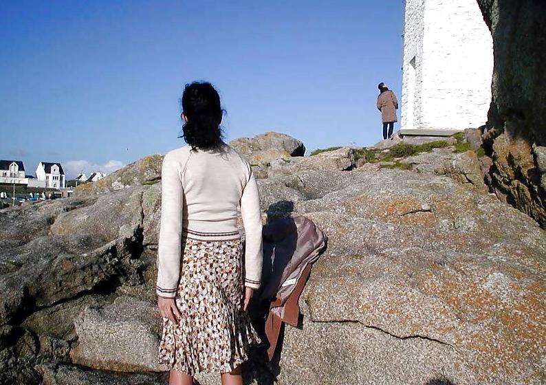 25P French lady out and about wearing pantyhose.