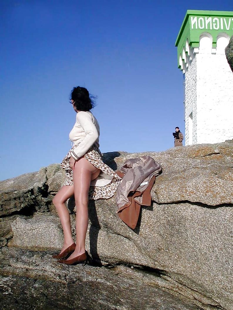 25P French lady out and about wearing pantyhose.
