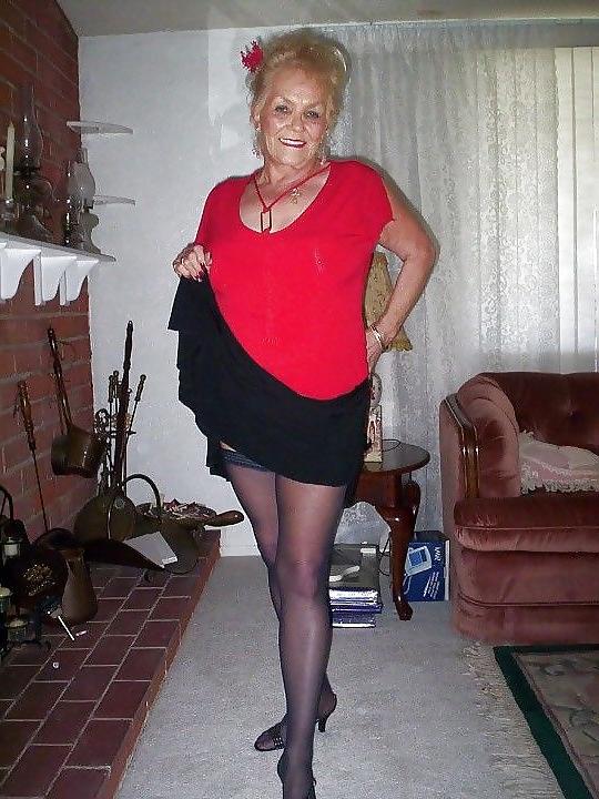 25P Please Lift Your Skirt Or Dress