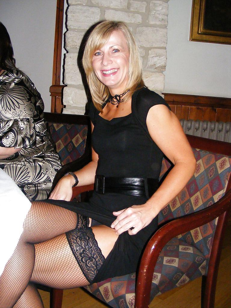 25P Please Lift Your Skirt Or Dress