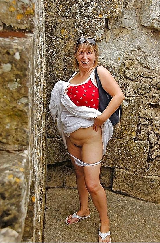 25P Please Lift Your Skirt Or Dress