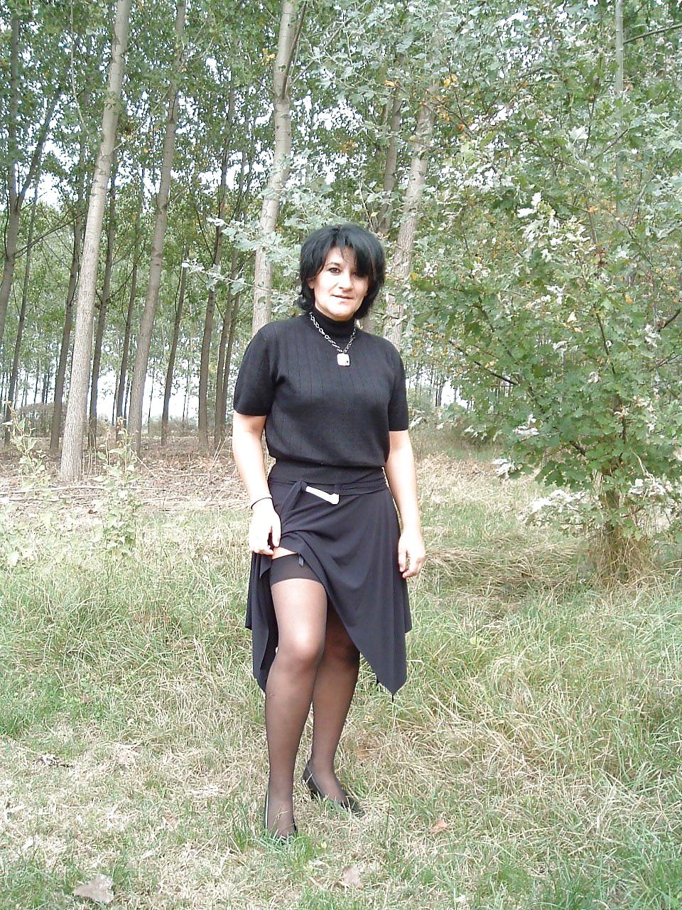 25P Please Lift Your Skirt Or Dress