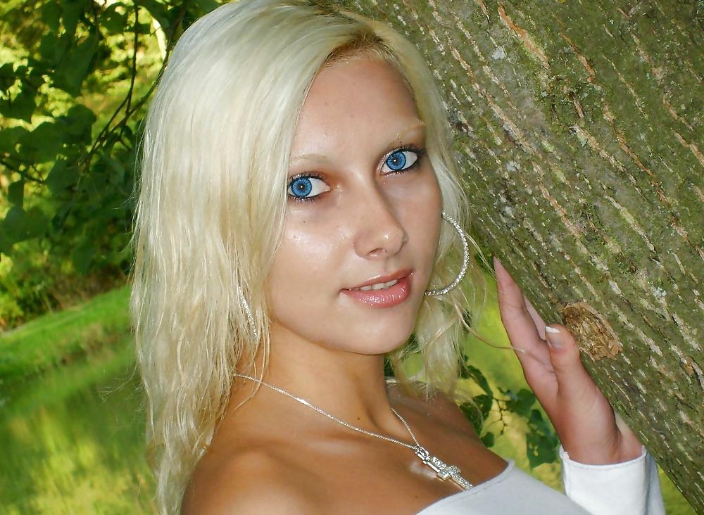 25P Blue Eyes