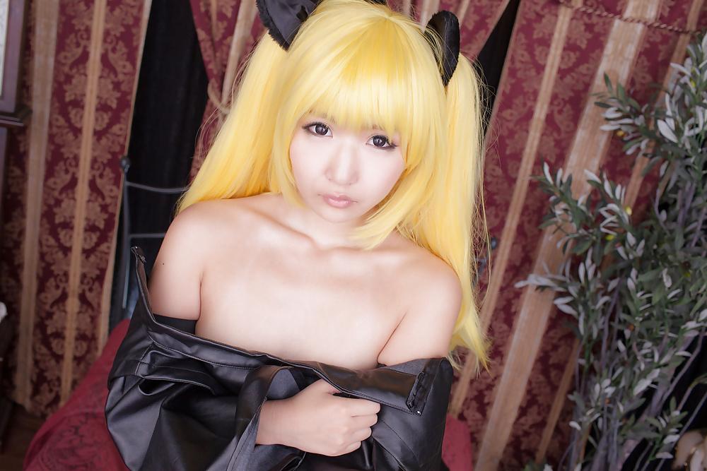 25P Golden Darkness Cosplay