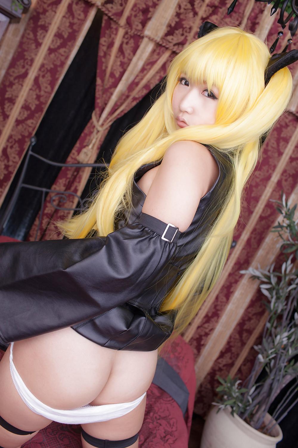 25P Golden Darkness Cosplay