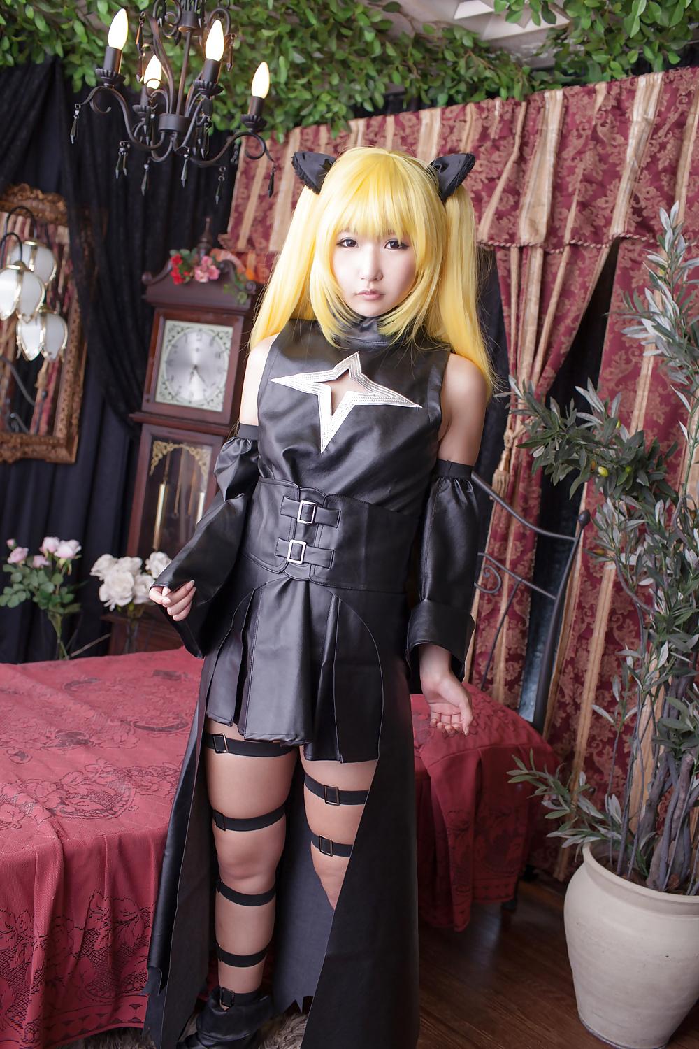 25P Golden Darkness Cosplay
