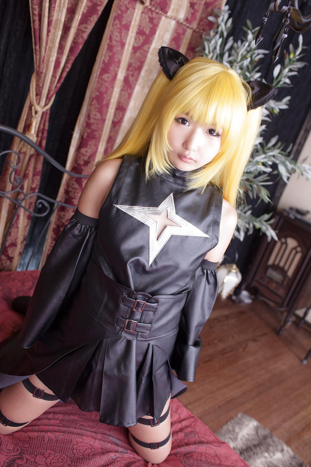 25P Golden Darkness Cosplay