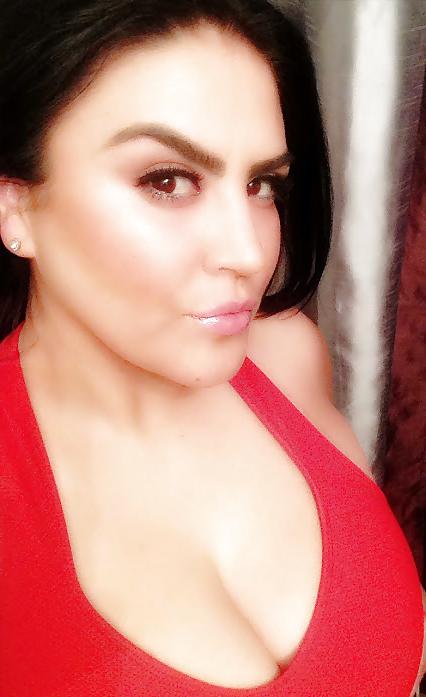 21P Thick latina