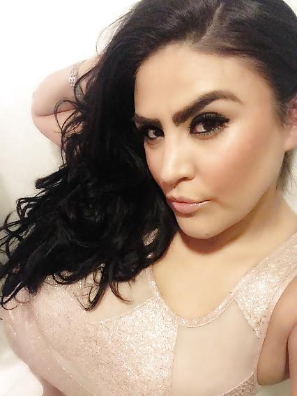 21P Thick latina
