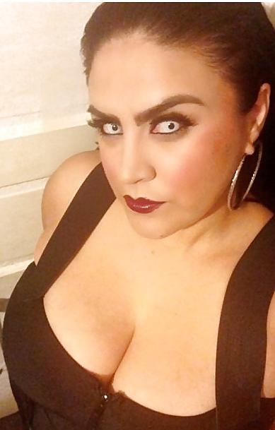 21P Thick latina