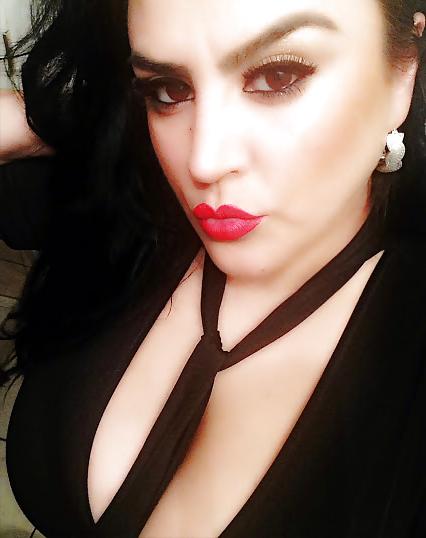21P Thick latina