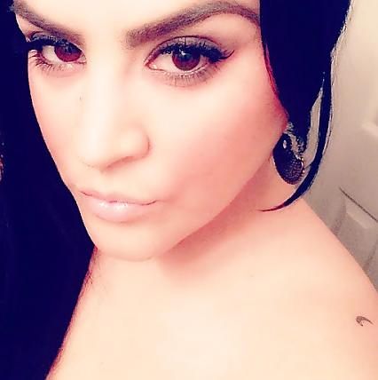 21P Thick latina