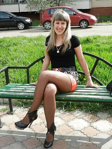 25P Sexy girls' legs in pantyhose