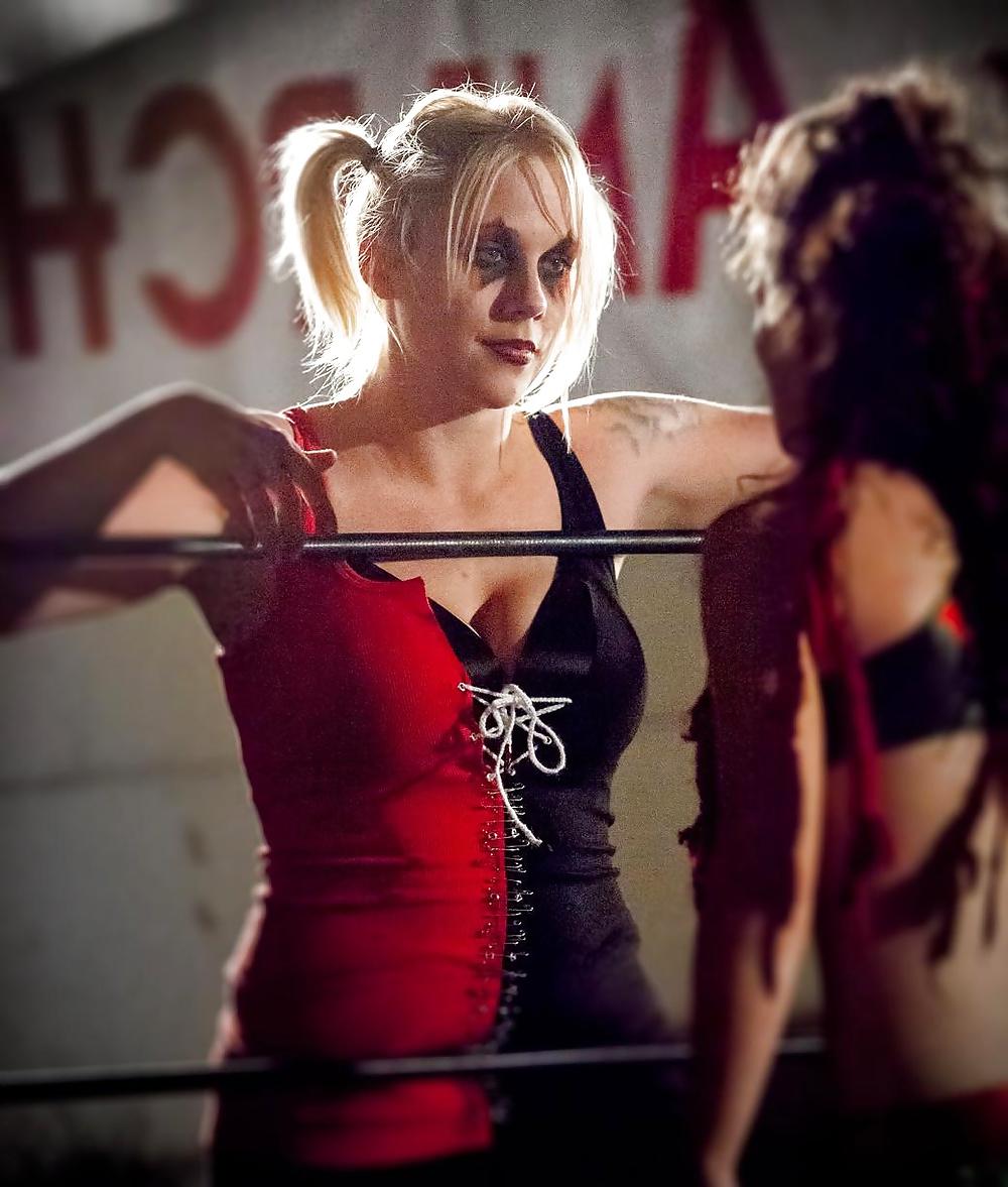 12P Sexy Harley Quinn Cosplay