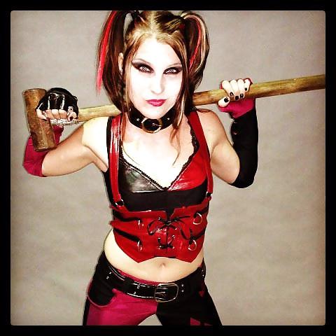 12P Sexy Harley Quinn Cosplay