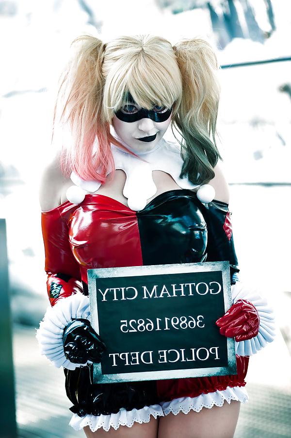12P Sexy Harley Quinn Cosplay