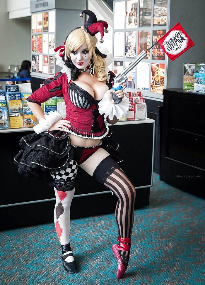 12P Sexy Harley Quinn Cosplay