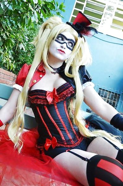 12P Sexy Harley Quinn Cosplay