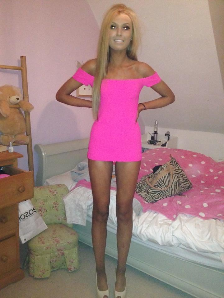 16P Irish chav has legs that just keep going