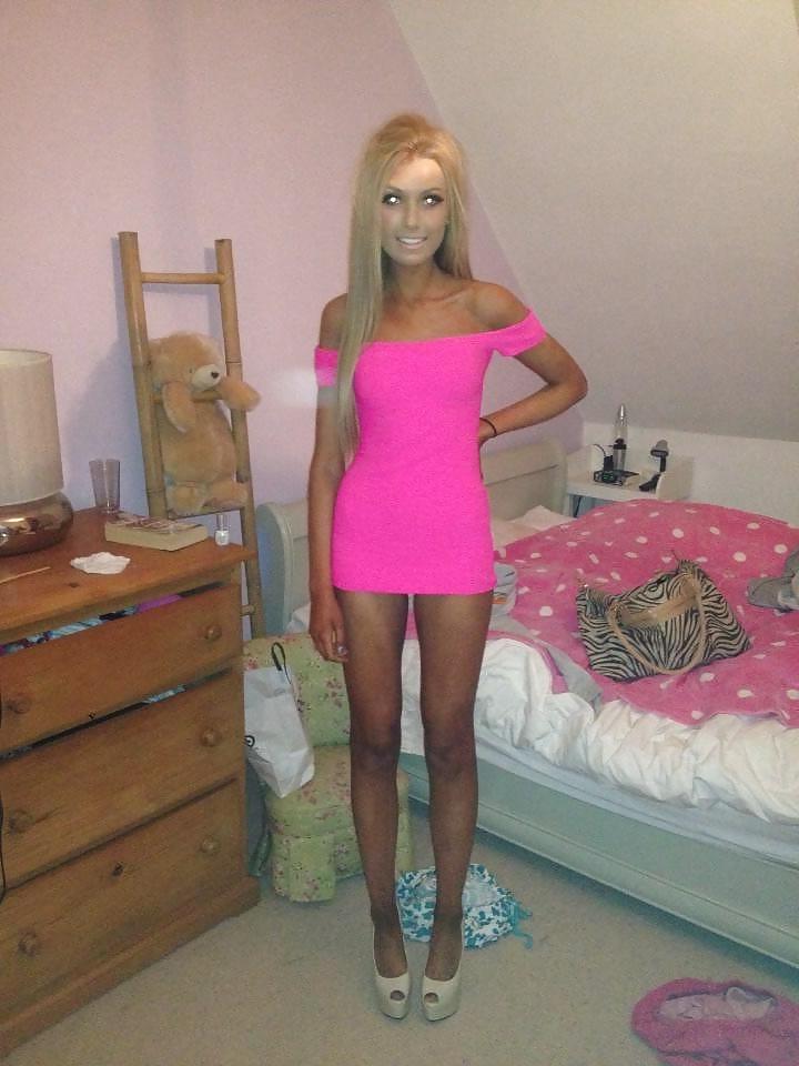 16P Irish chav has legs that just keep going