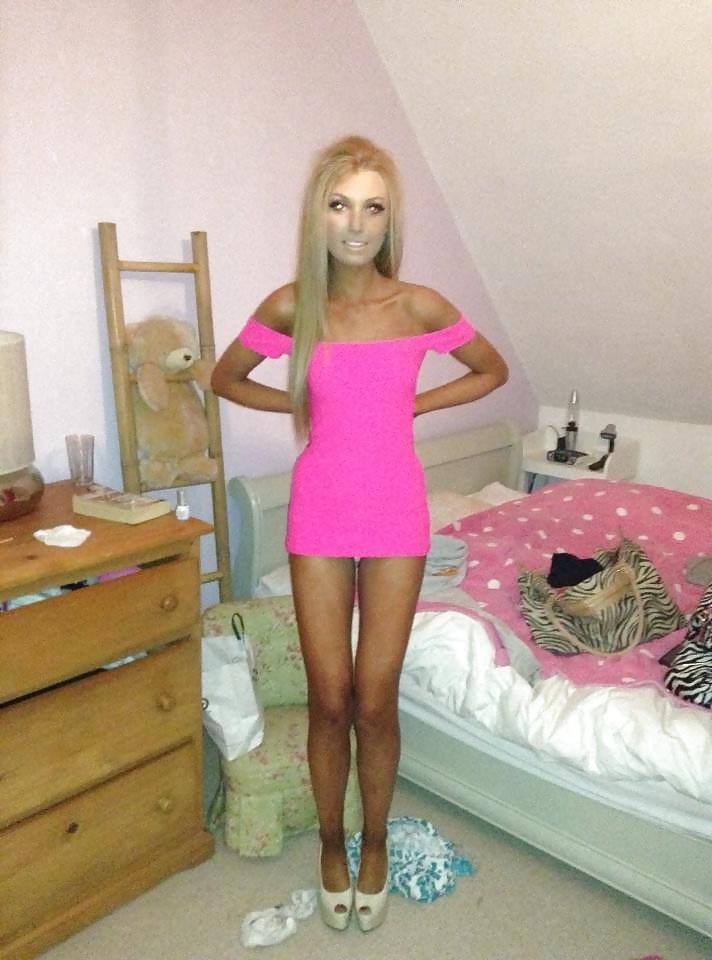 16P Irish chav has legs that just keep going