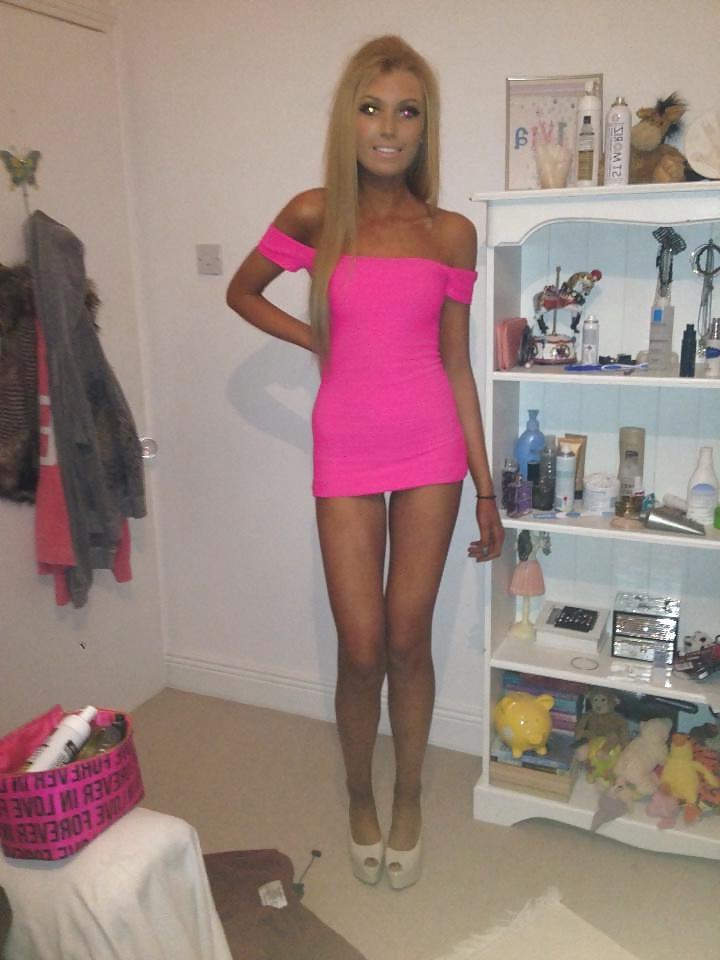 16P Irish chav has legs that just keep going