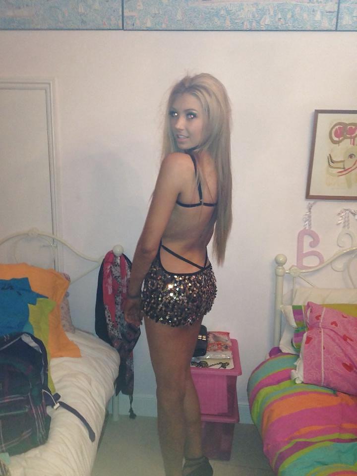 16P Irish chav has legs that just keep going