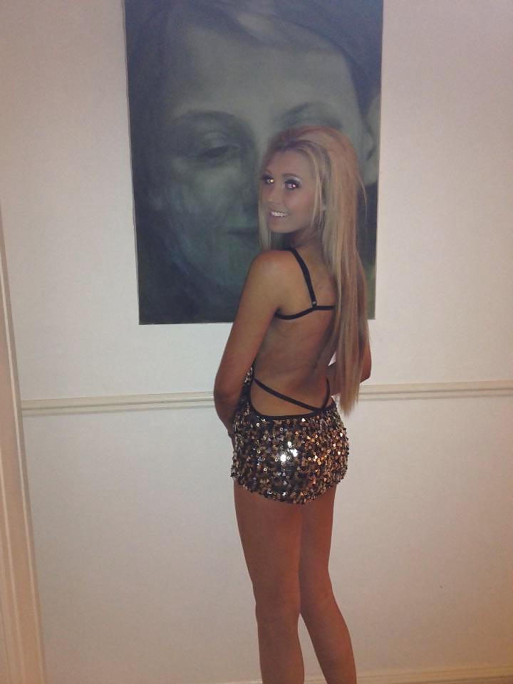 16P Irish chav has legs that just keep going