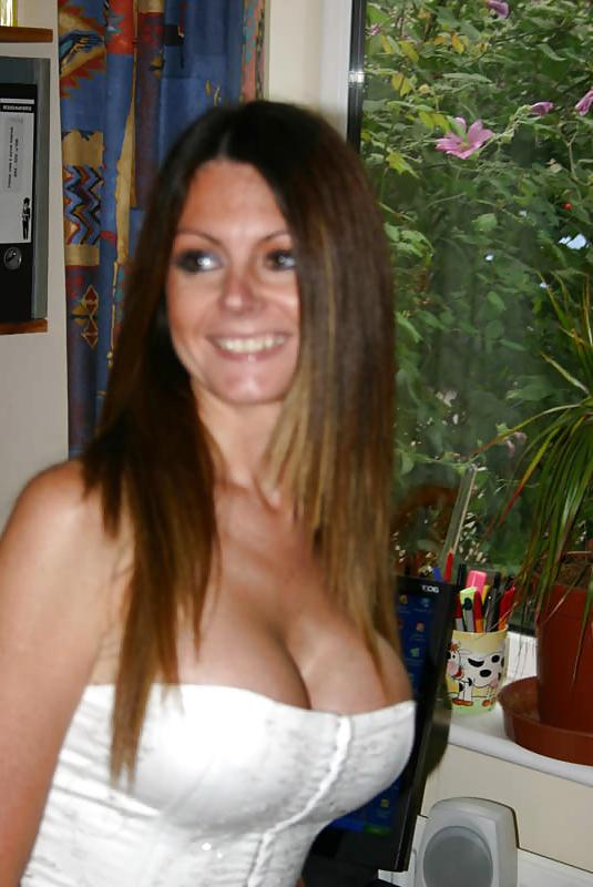21P BA Hot Milf Bedroom Posing 