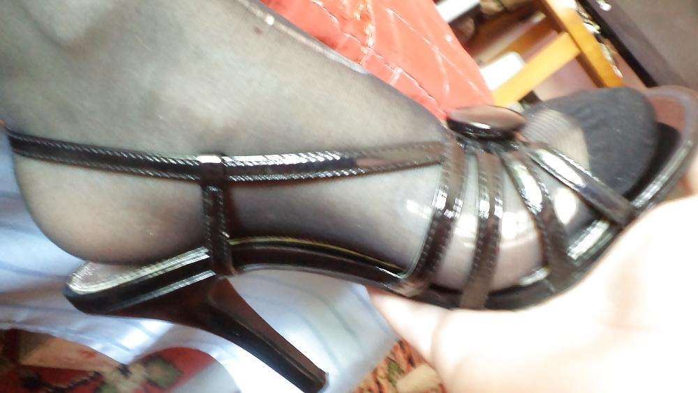 25P My gf giving me a footjob in pantyhose
