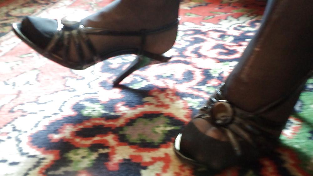 25P My gf giving me a footjob in pantyhose