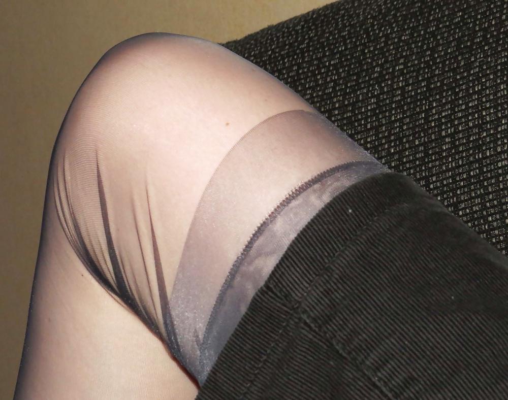 25P My Feet in blue RHT Nylons