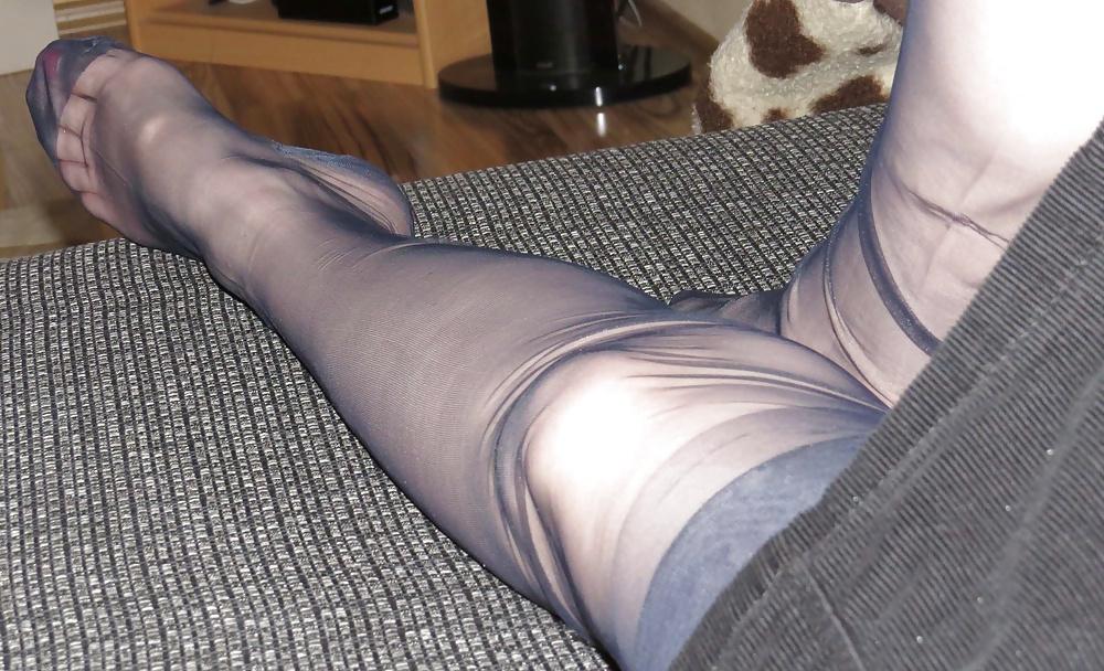 25P My Feet in blue RHT Nylons
