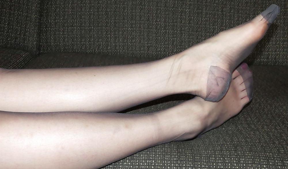 25P My Feet in blue RHT Nylons