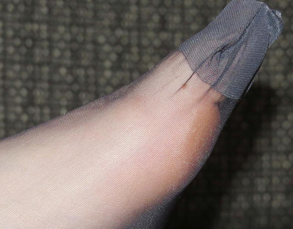 25P My Feet in blue RHT Nylons