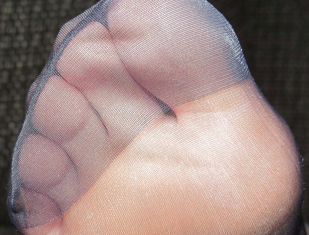 25P My Feet in blue RHT Nylons
