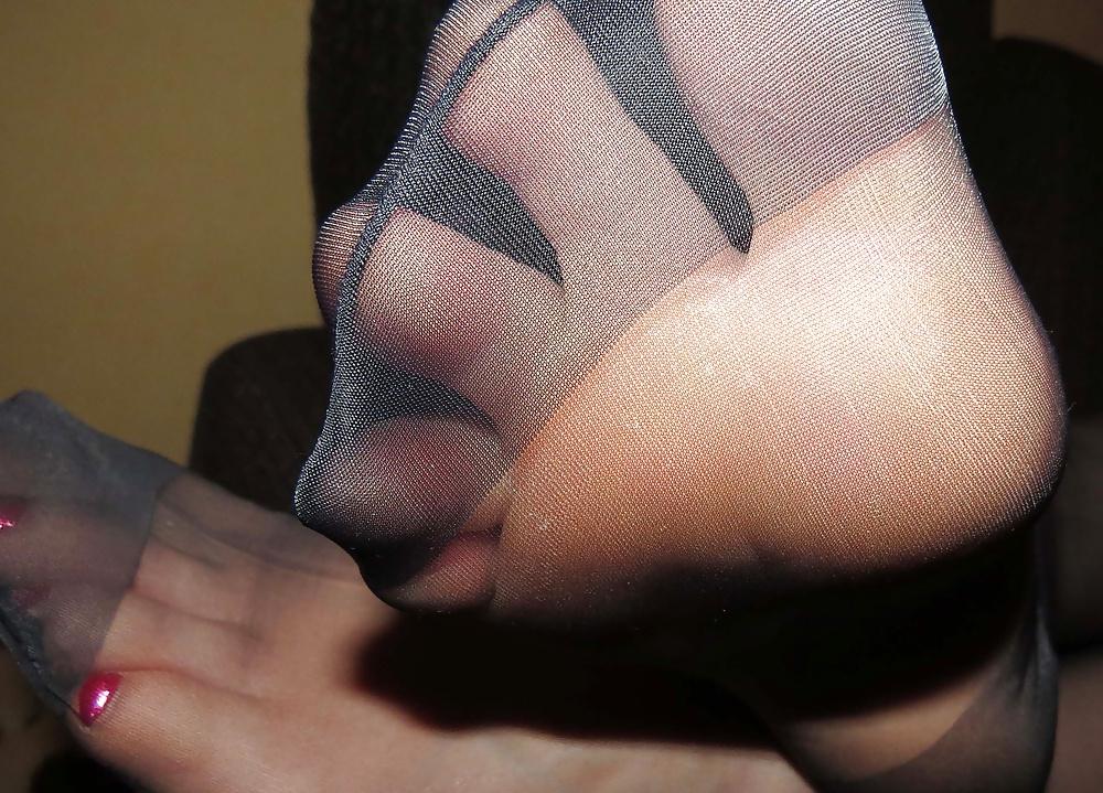 25P My Feet in blue RHT Nylons