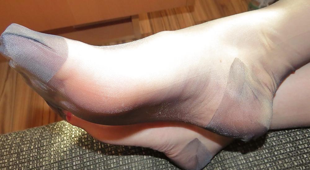 25P My Feet in blue RHT Nylons