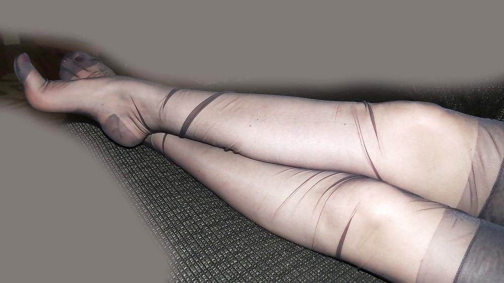 25P My Feet in blue RHT Nylons