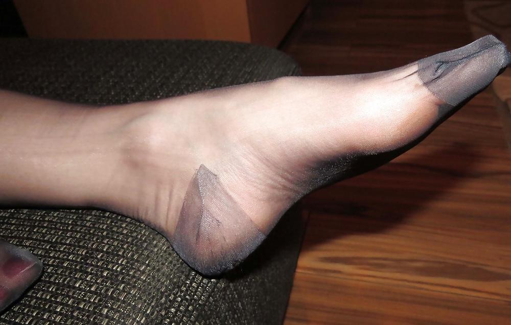 25P My Feet in blue RHT Nylons