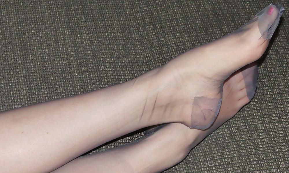 25P My Feet in blue RHT Nylons