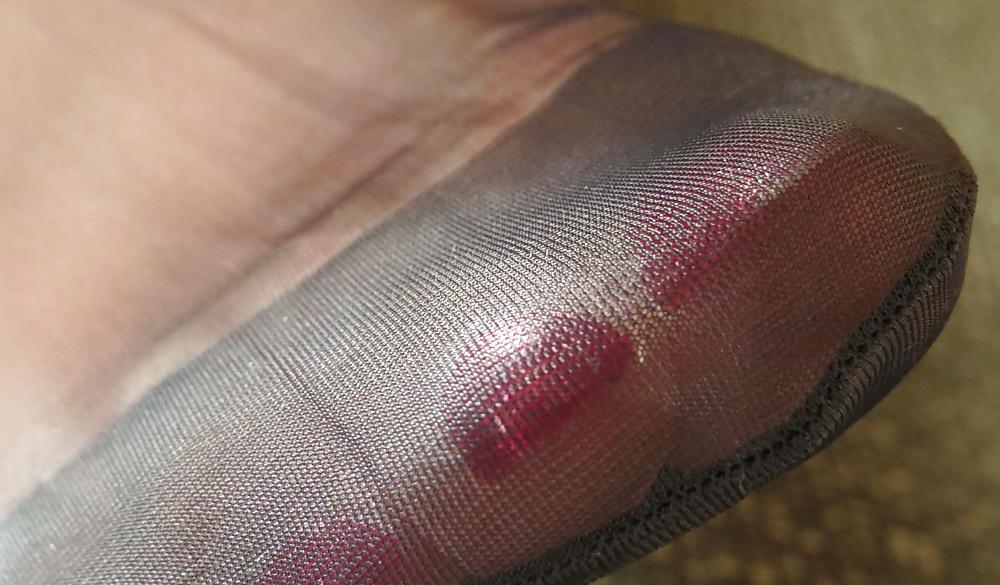 25P My Feet in blue RHT Nylons