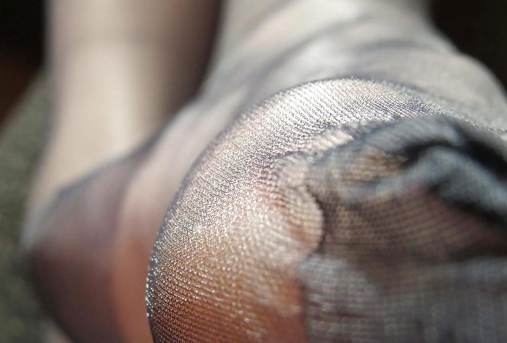 25P My Feet in blue RHT Nylons